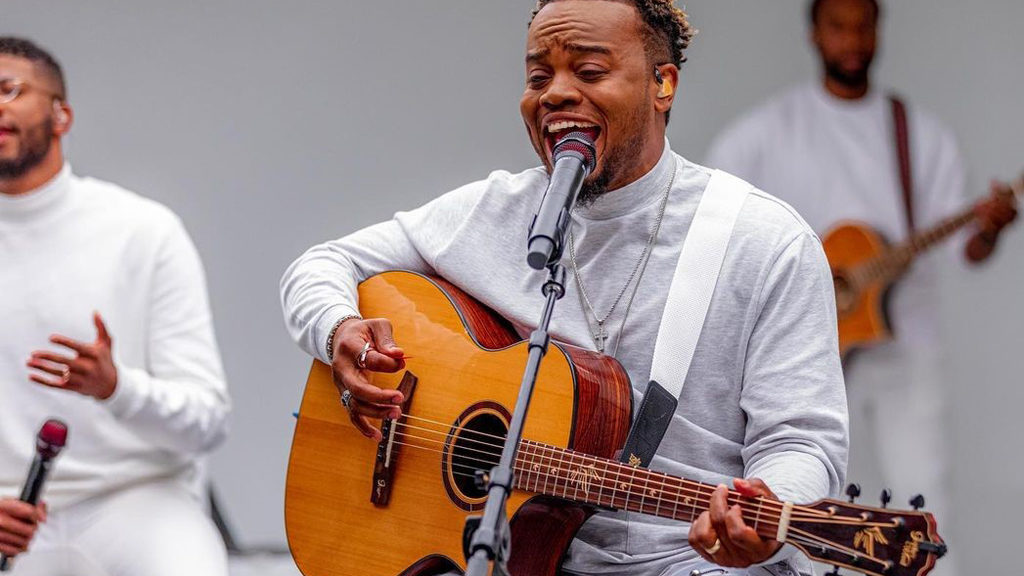 Travis greene online songs